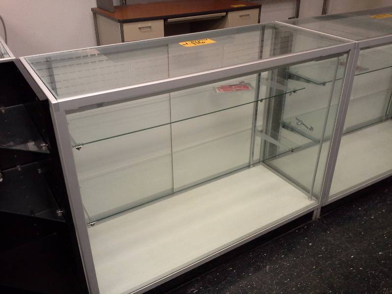 lot 416 image: Retail Display Case (Glass)