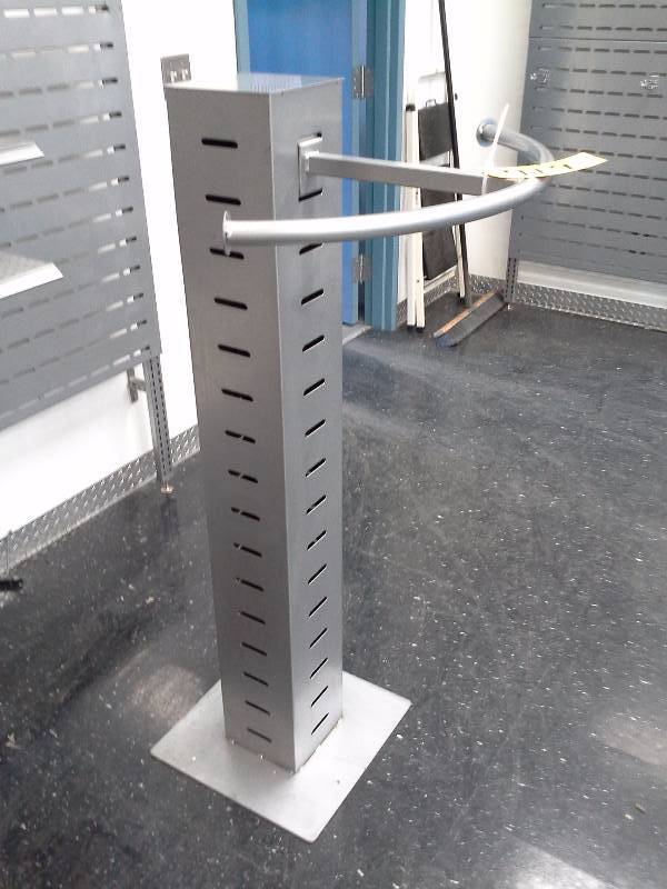lot 419 image: Retail Display Rack (Metal)