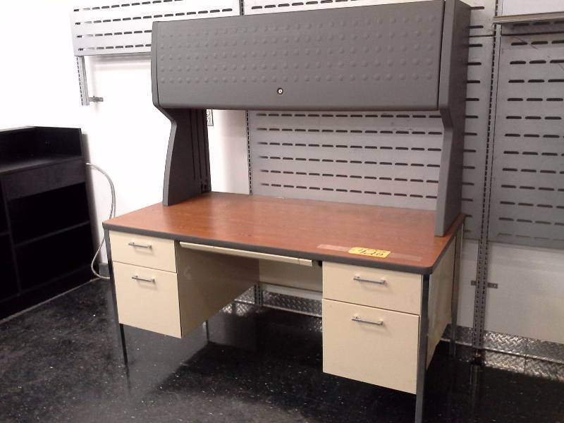 lot 420 image: Desk with Overhead Storage