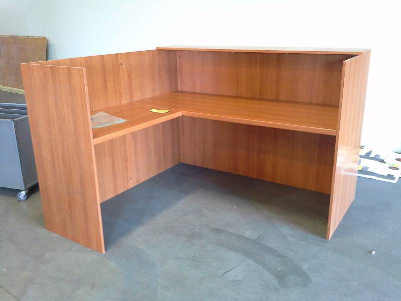 lot 389 image: Receptionist DeskCounter