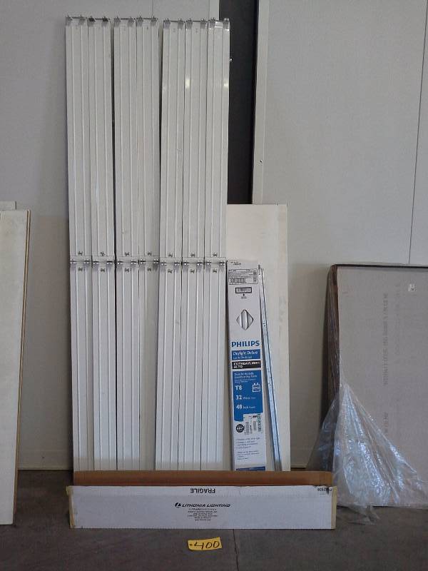 lot 400 image: Misc. Fluorescent Lights
