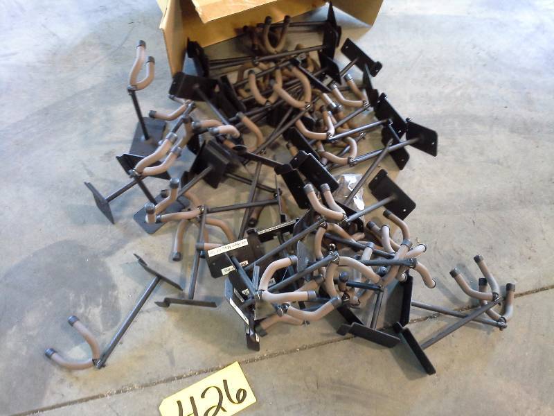 lot 426 image: Slat Wall Hangers (Box)