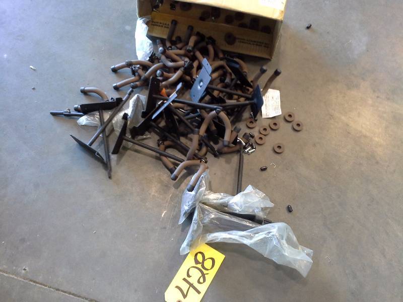 lot 428 image: Slat Wall Hangers (Box)
