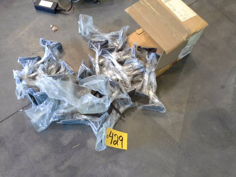 lot 429 image: Slat Wall Hangers (Box)
