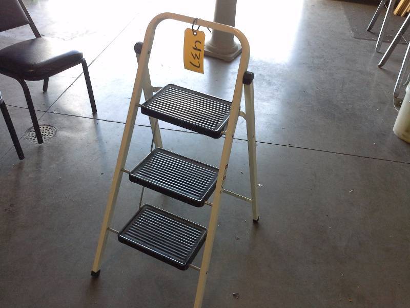 lot 437 image: Step Stool