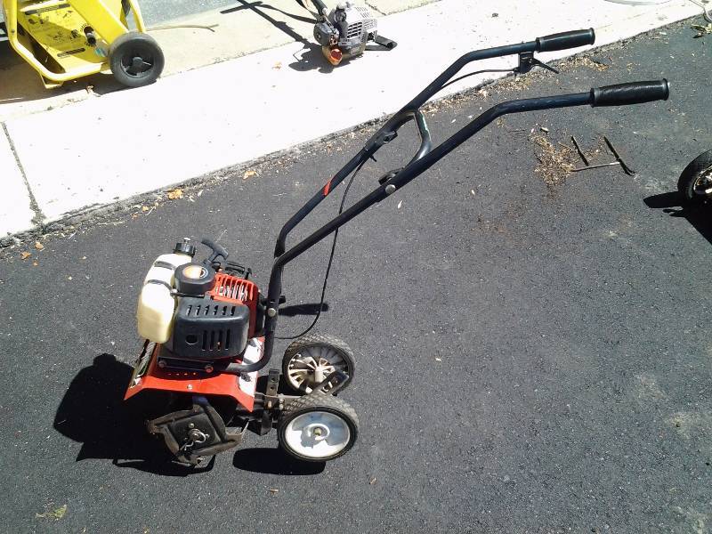 lot 2 image: Viper MC 43 Earth Quake Garden Tiller Has Compression