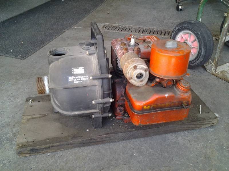 lot 11 image: Homelite Utility Pump Gas. Ap-220. Briggs Motor Starts With Starting Fluid