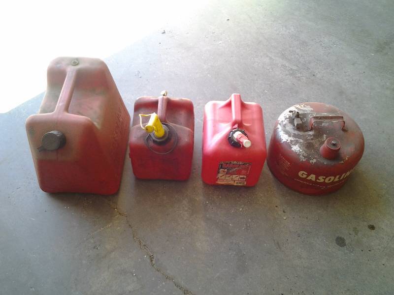 lot 14 image: 3-Plastic1-Steel Gas Cans