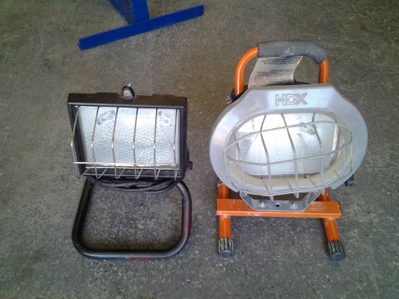 lot 17 image: 2-Halogen Shop Lights