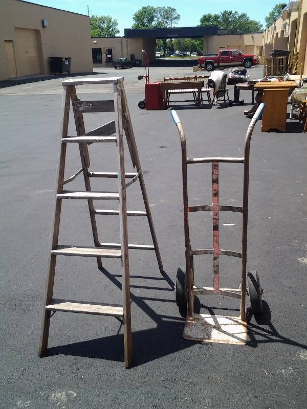 lot 30 image: 5 Foot Wooden Ladder & 2-Wheeler Needs Work