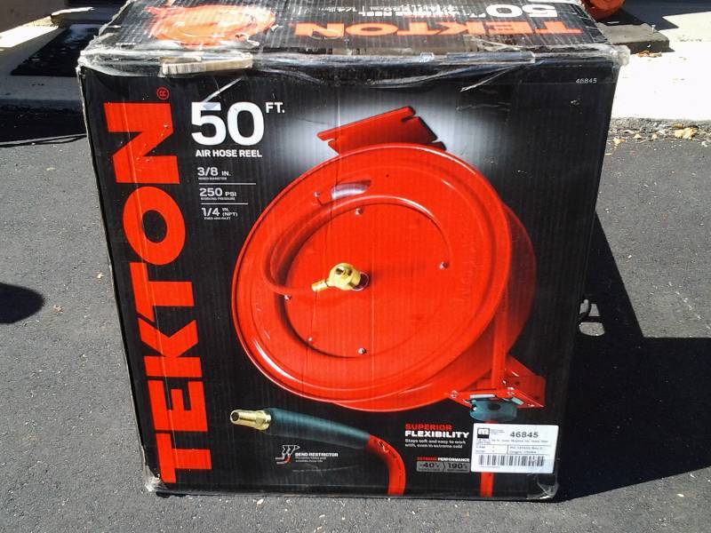 lot 49 image: Tekton 50 Foot Air Hose Reel