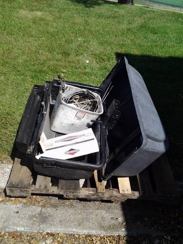 lot 46 image: Bagger Unit For Riding Lawn Mower, Other Small EngineLawn Mower Parts