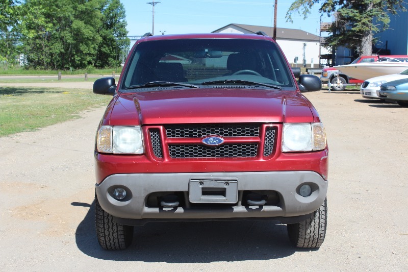 lot 895 image: 2001 Ford Explorer Sport 4x4 - 111,895 Miles