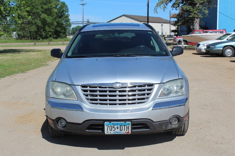 lot 898 image: 2004 Chrysler Pacifica AWD
