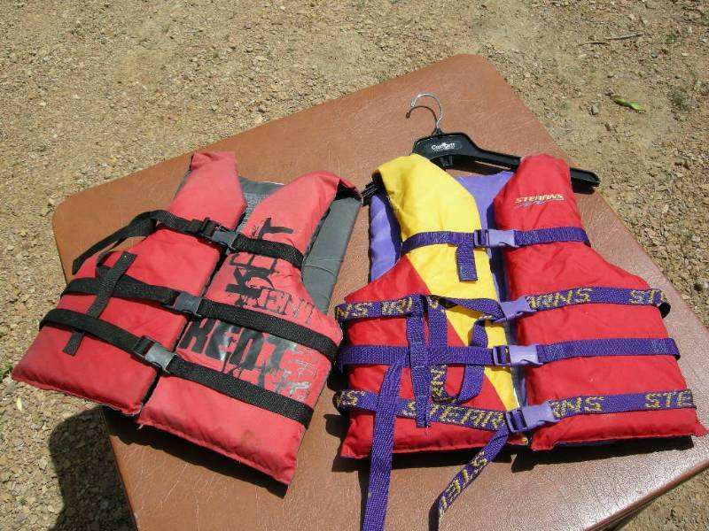 lot 47 image: 2 Life Jackets