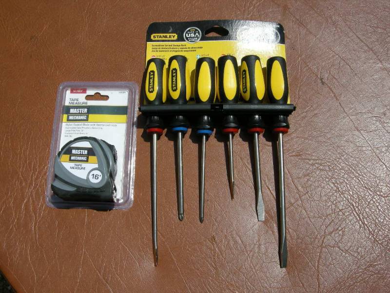 lot 39 image: New ScrewdriversTape Measure