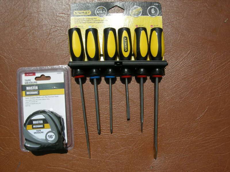 lot 38 image: New ScrewdriversTape Measure