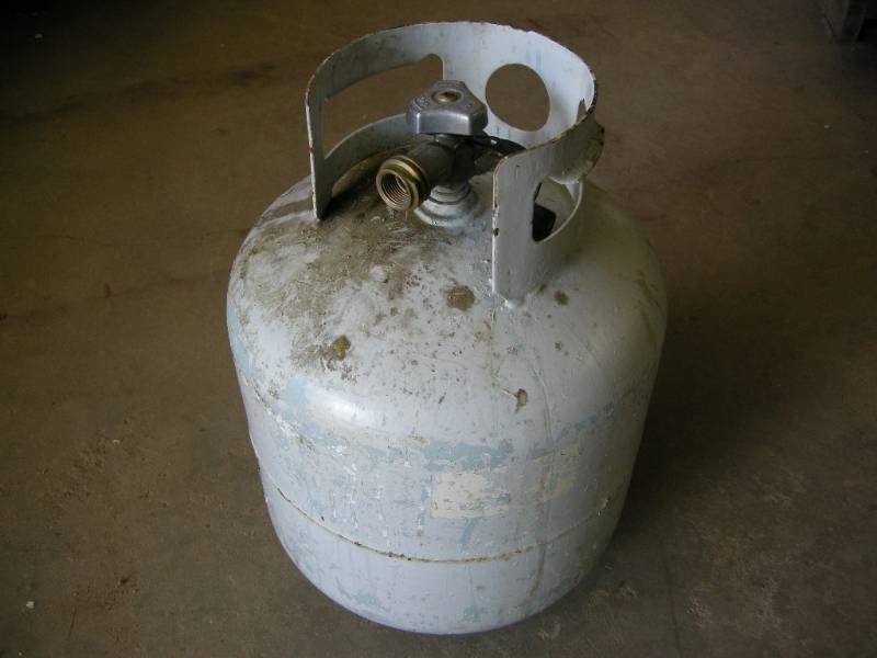 lot 22 image: 20# Propane Cylinder, Full