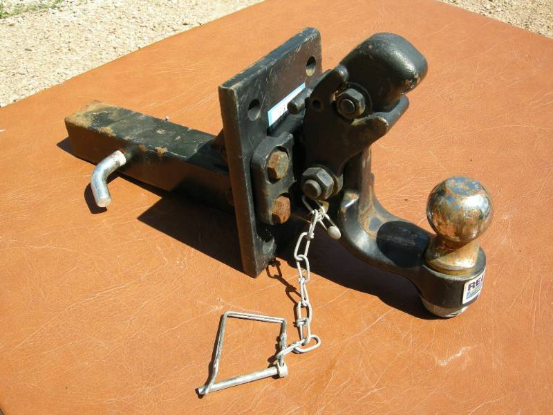 lot 18 image: Reese 8 Ton Pintle Tow Hitch
