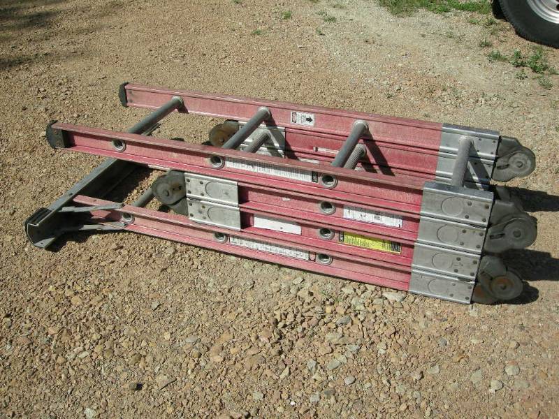 lot 14 image: Commercial Fiberglass Fold-up Ladder
