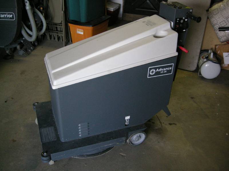 lot 4 image: Advance VS20 Floor Polisher
