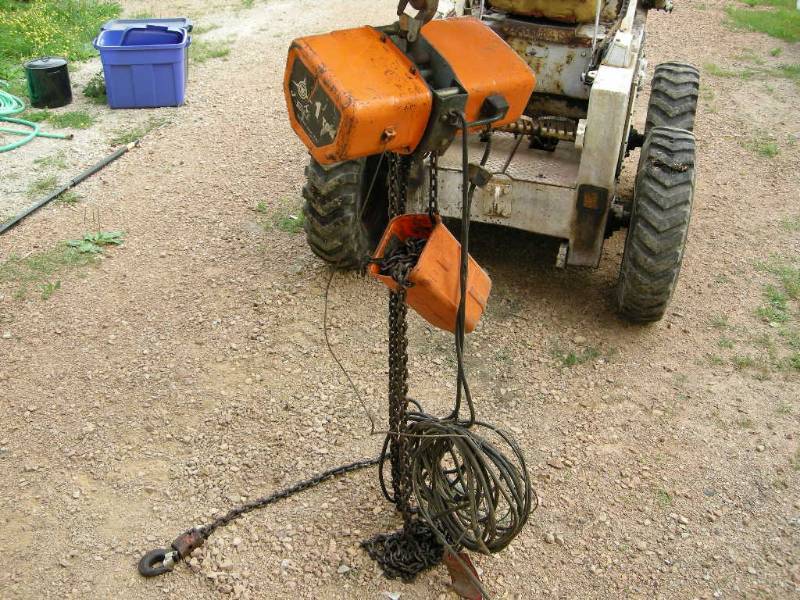 lot 7 image: Jet 1 Ton Electric Chain Hoist