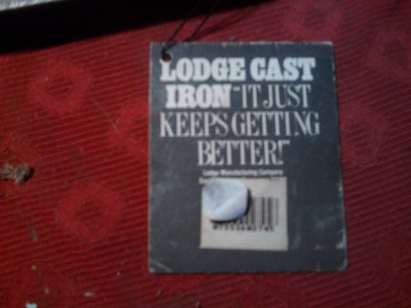 LODGE CAST IRON MUFFIN PAN