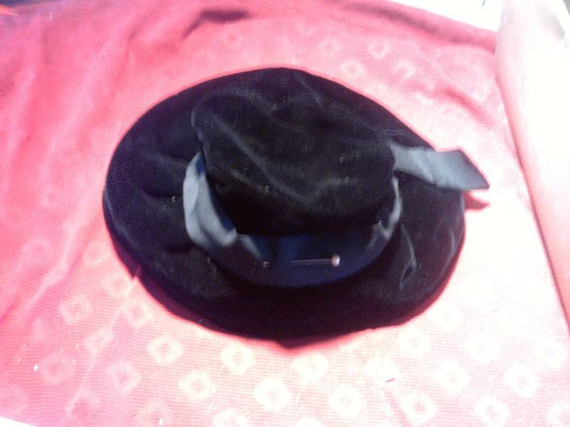 VINTAGE BLACK WOMENS HAT
