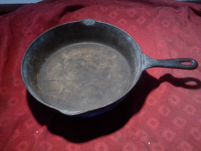 VINTAGE CAST IRON PAN