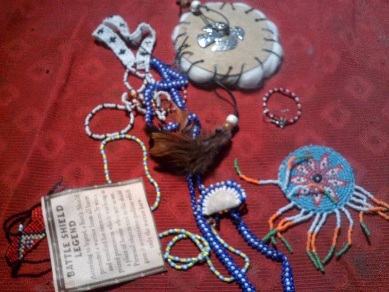 NATIVE AMERICAN BEADED JEWLERY ITEMS