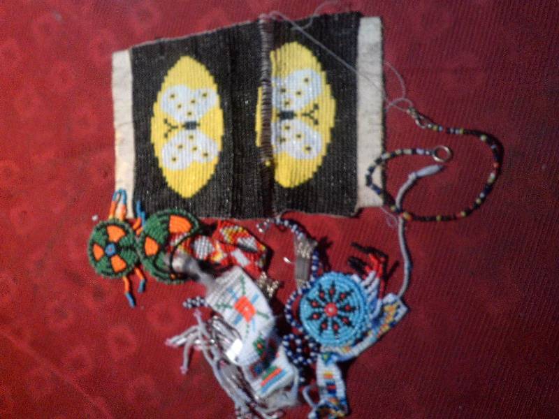 NATIVE AMERICAN BEADED JEWLERY ITEMS
