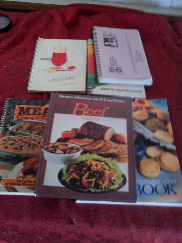6 COLLECTIBLE COOKBOOKS