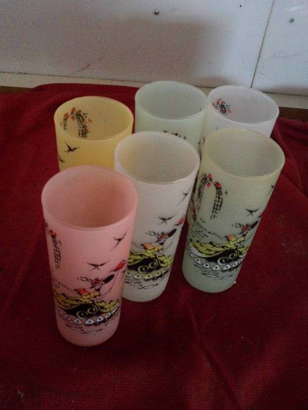 6 VINTAGE ELIZEBETHAN STYLE FROSTED GLASSES