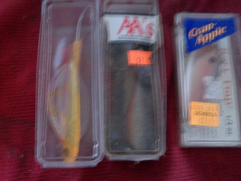 3 FISHING LURES