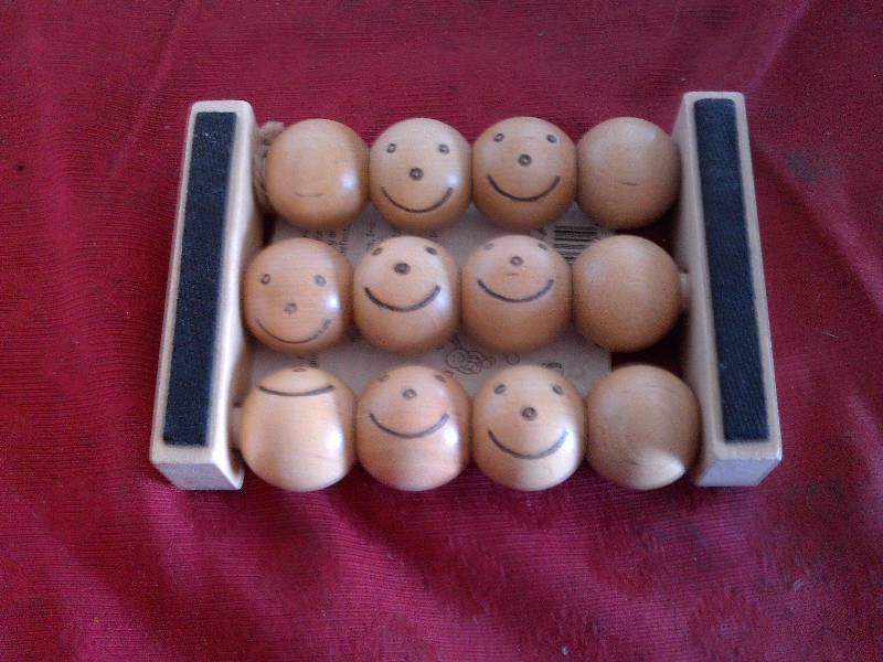 WOODEN HAPPY FEET ROLLER