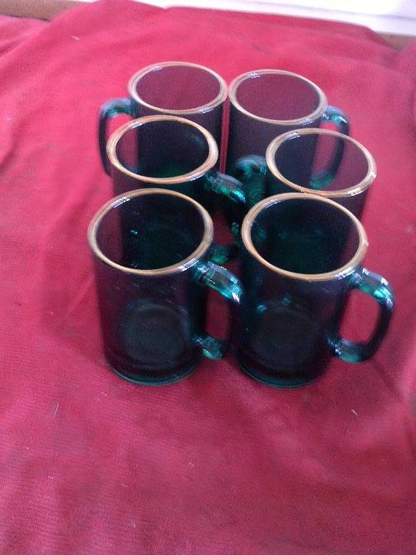6 VINTAGE GREEN GOLD RIM CUPS