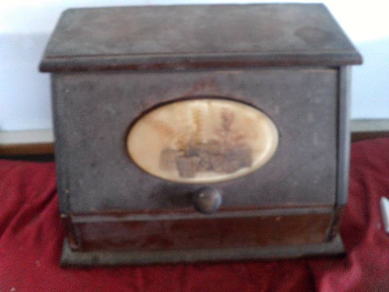 VINTAGE BREAD BOX