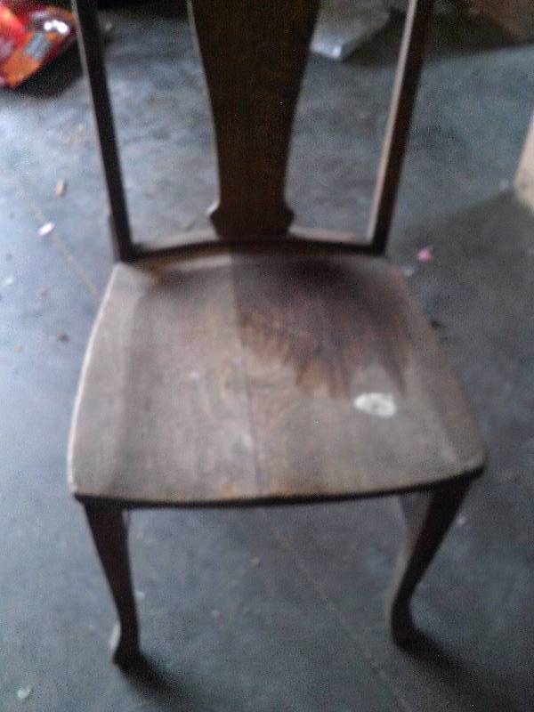 VINTAGE SOLID WOOD CHAIR