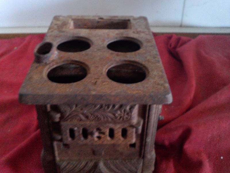 ANTIQUE SALES MANS  CAST IRON STOVE