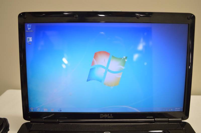 lot 2 image: Dell Inspiron 1545 Laptop