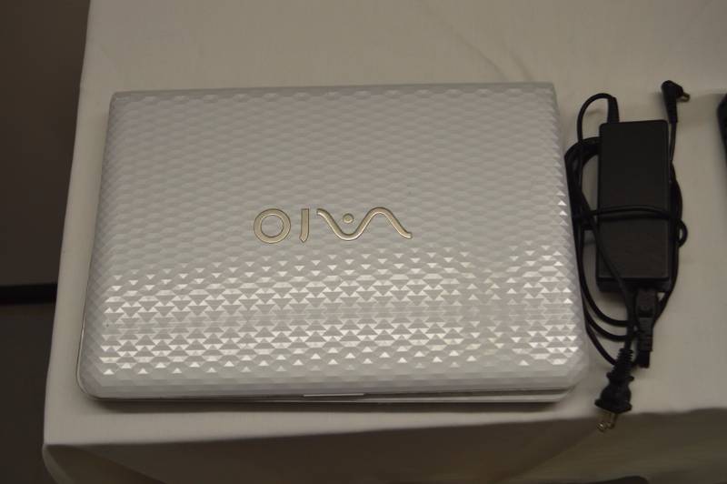 lot 3 image: Sony Vaio PCG 61A12L Laptop