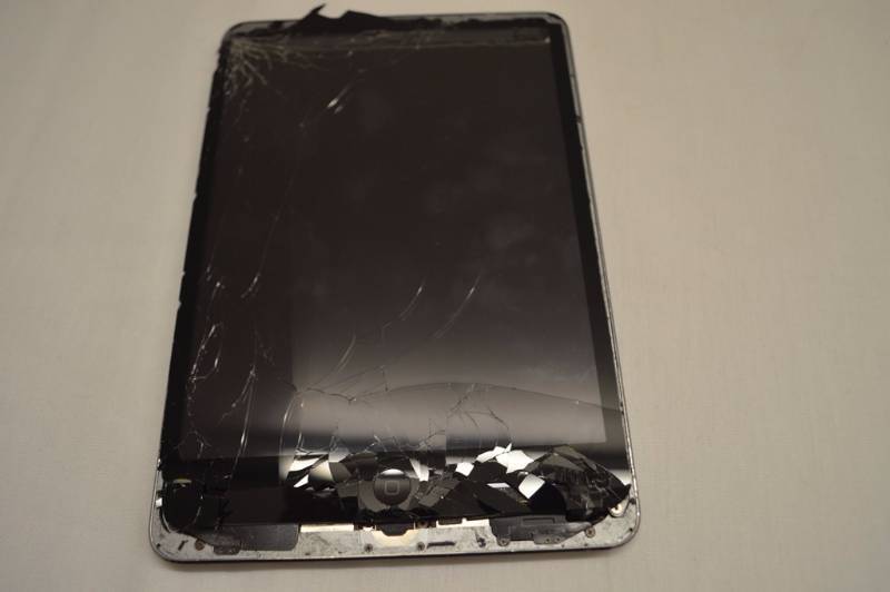 lot 7 image: Salvage - IPad Parts Only