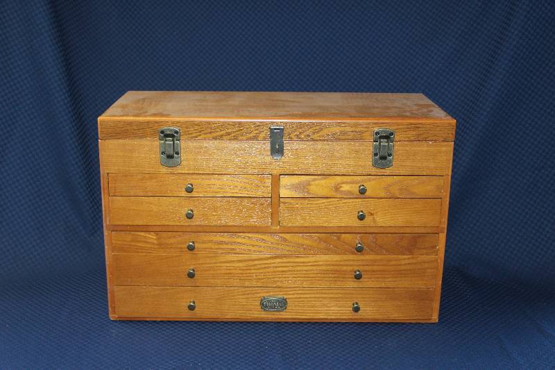 lot 317 image: Thomas Pacconi Museum Series Locking 8-Drawer Case w Certificate of Authenticity