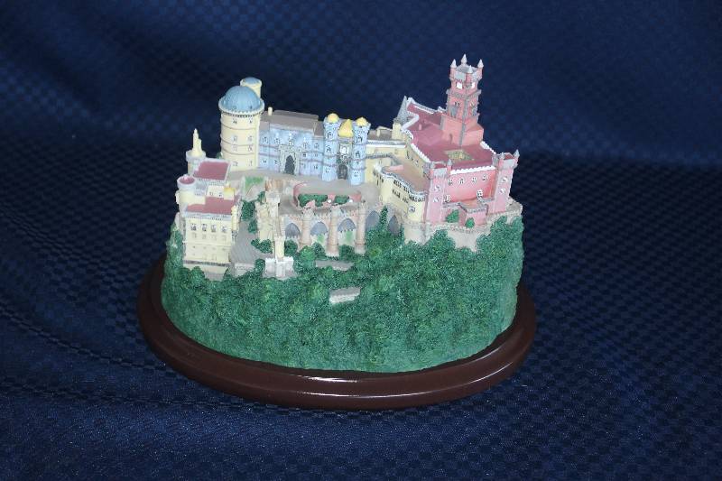 lot 327 image: Lenox Pena Great Castles Of The World