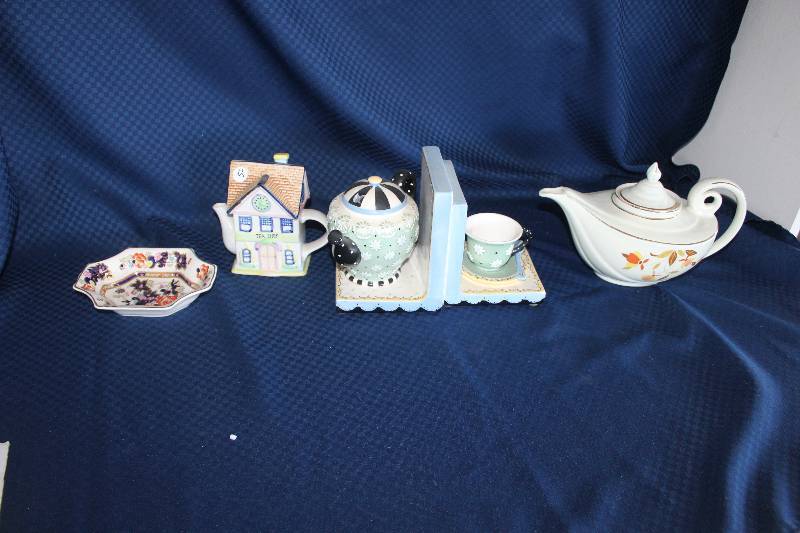 lot 331 image: Masons England Mandarin Ceramic Tableware Including 2) Teapots AND 2) Book Ends AND 1) Dish