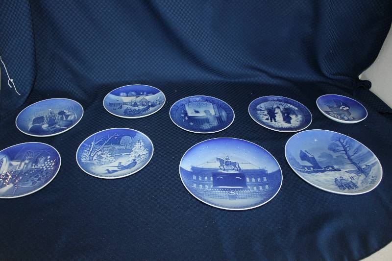 lot 334 image: Lot of (3) Bing&Groendel Copenhagen Porcelain Collector Plates