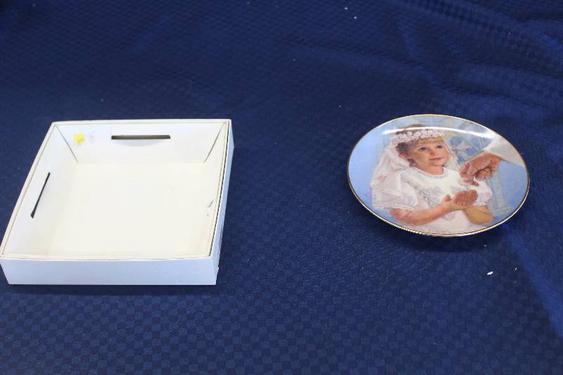 lot 341 image: Mid-century Ceramic Collectors Plate My First Holy Communion By Abbie Williams