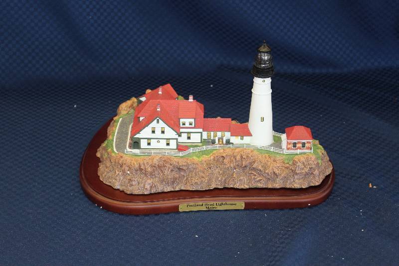 lot 347 image: Danbury Mint Great American Lighthouses Collection Lighted Portland Head Lighthouse Portland, Maine