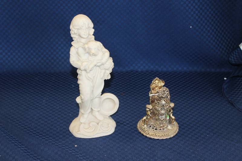 lot 353 image: Lot of (2) Figurines