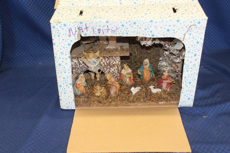 lot 366 image: Rare Vintage 1970s Fontanini Roman Nativity Scene